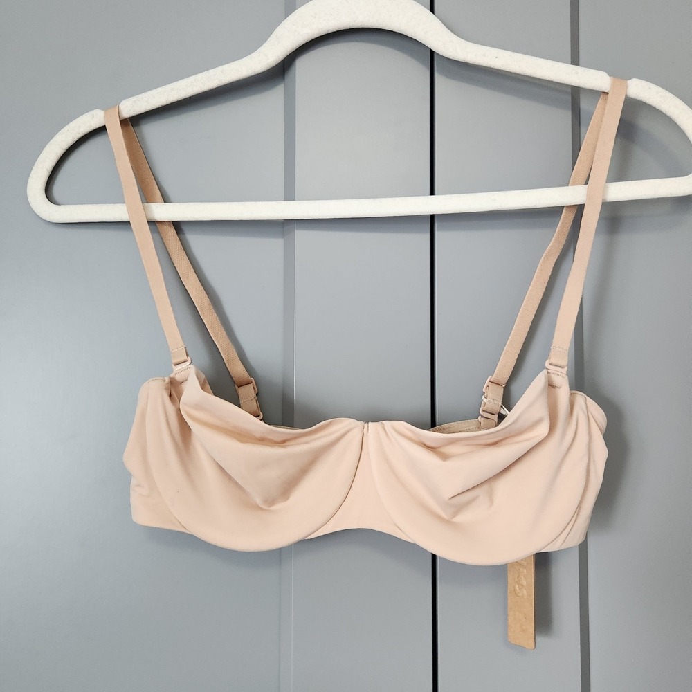 SKIMS Smoothing Intimates Unlined Strapless Bra Clay Beige 34B NWT BA-BAN-9054